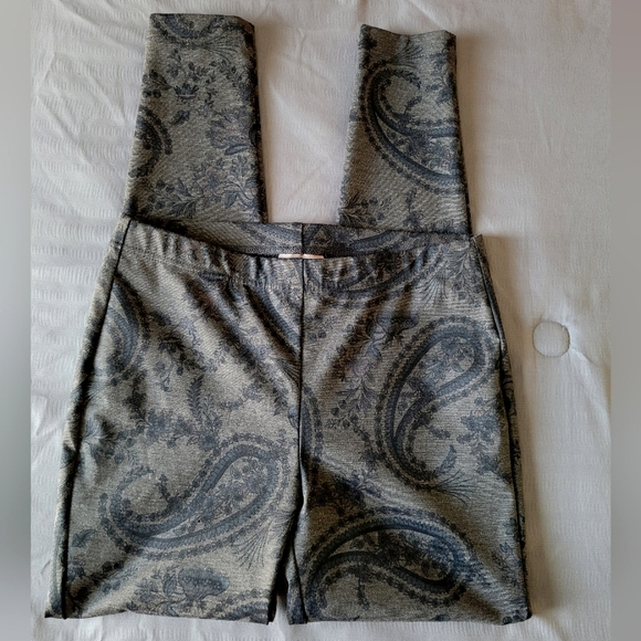 Chico's Fabulously Slimming Jeggings - Gray, Sz 0 - Like New - Picture 3 of 8